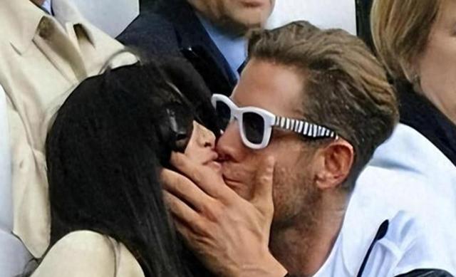 好家伙,2012年意甲决赛,法拉利总裁拉波·埃尔坎当众狂亲朱珠,这画面