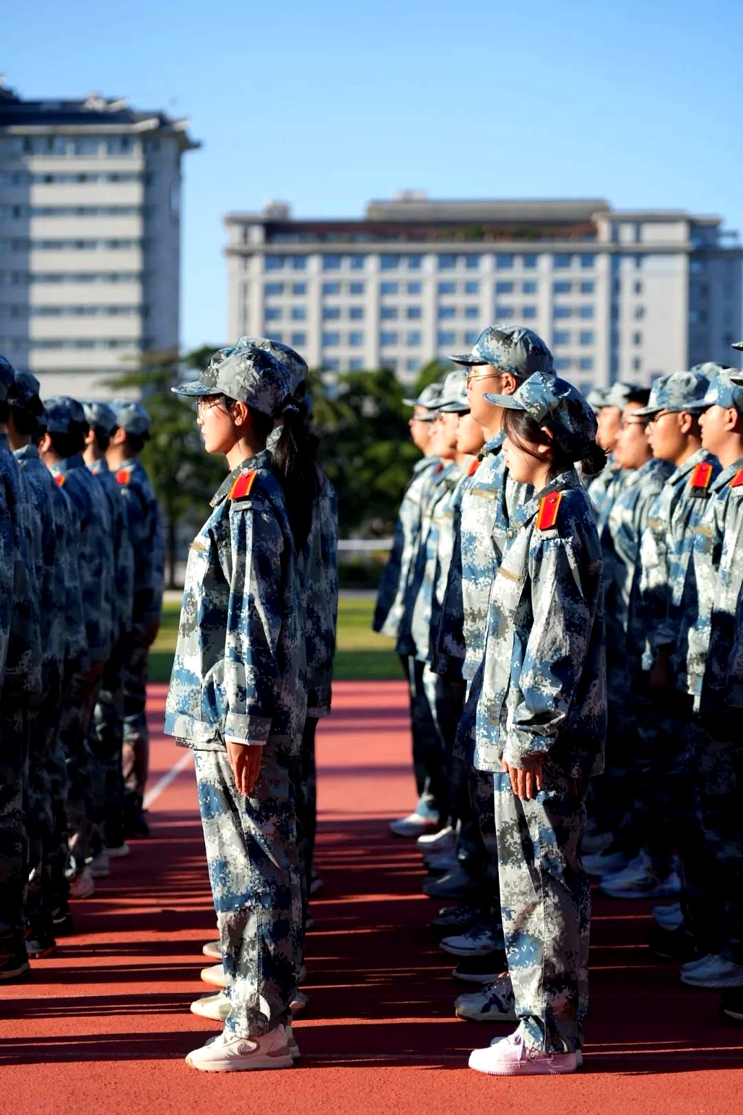 从高中紧张的四年学习生活中解脱出来硕硕终于迎来