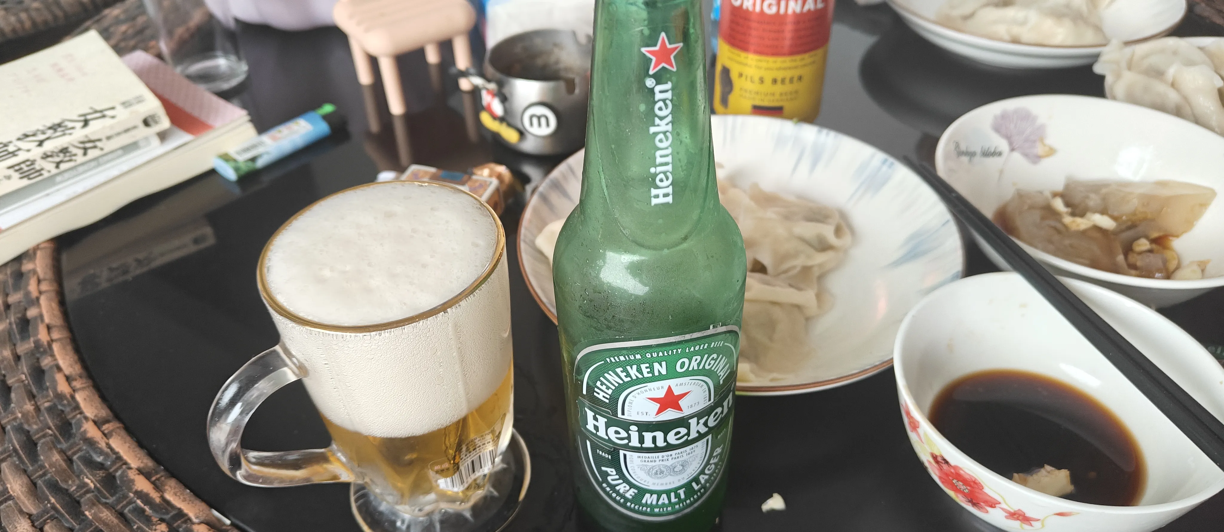 我放下手里的《水浒传》,想了一下,回道:给微臣包几个饺子怎么样?