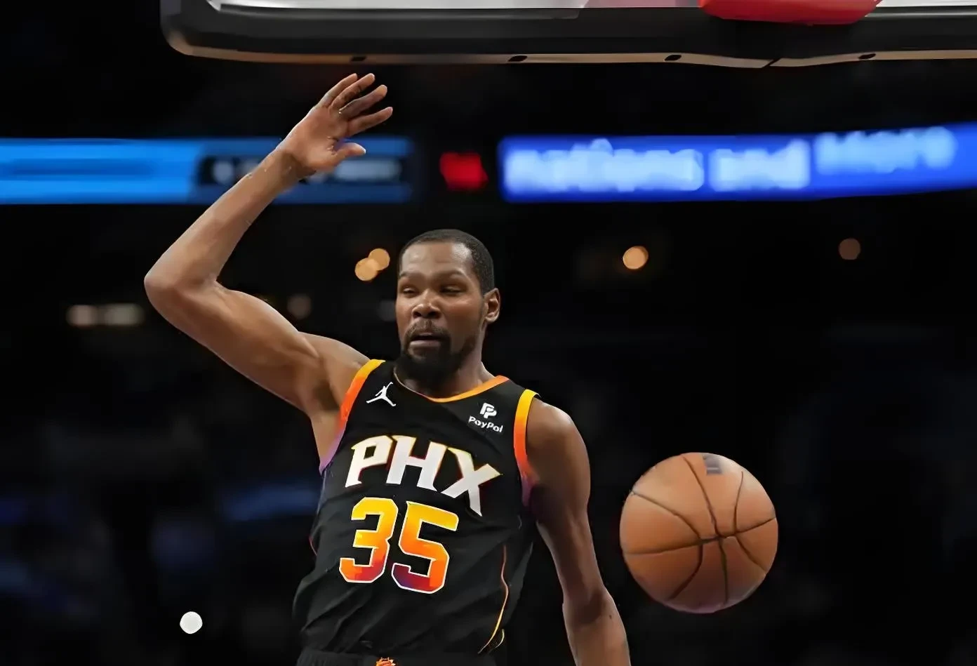 包含杜兰特迎来三赛季高光表现,雄鹿球迷沸腾!的词条 包含杜兰特迎来三赛季高光表现,雄鹿球迷沸腾!的词条