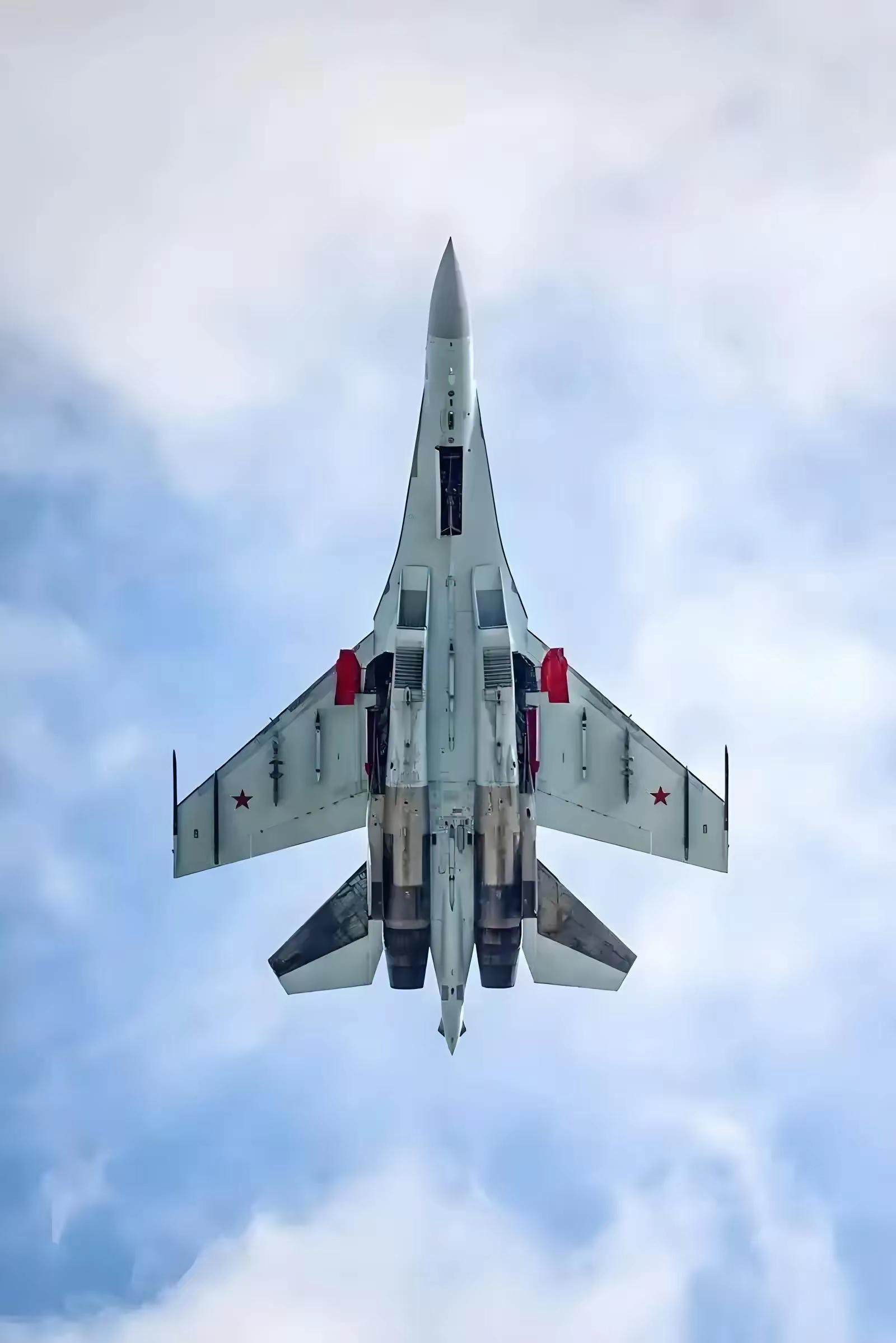 为啥说苏35现在在中国显得有点尴尬呢?原因其实挺直接的