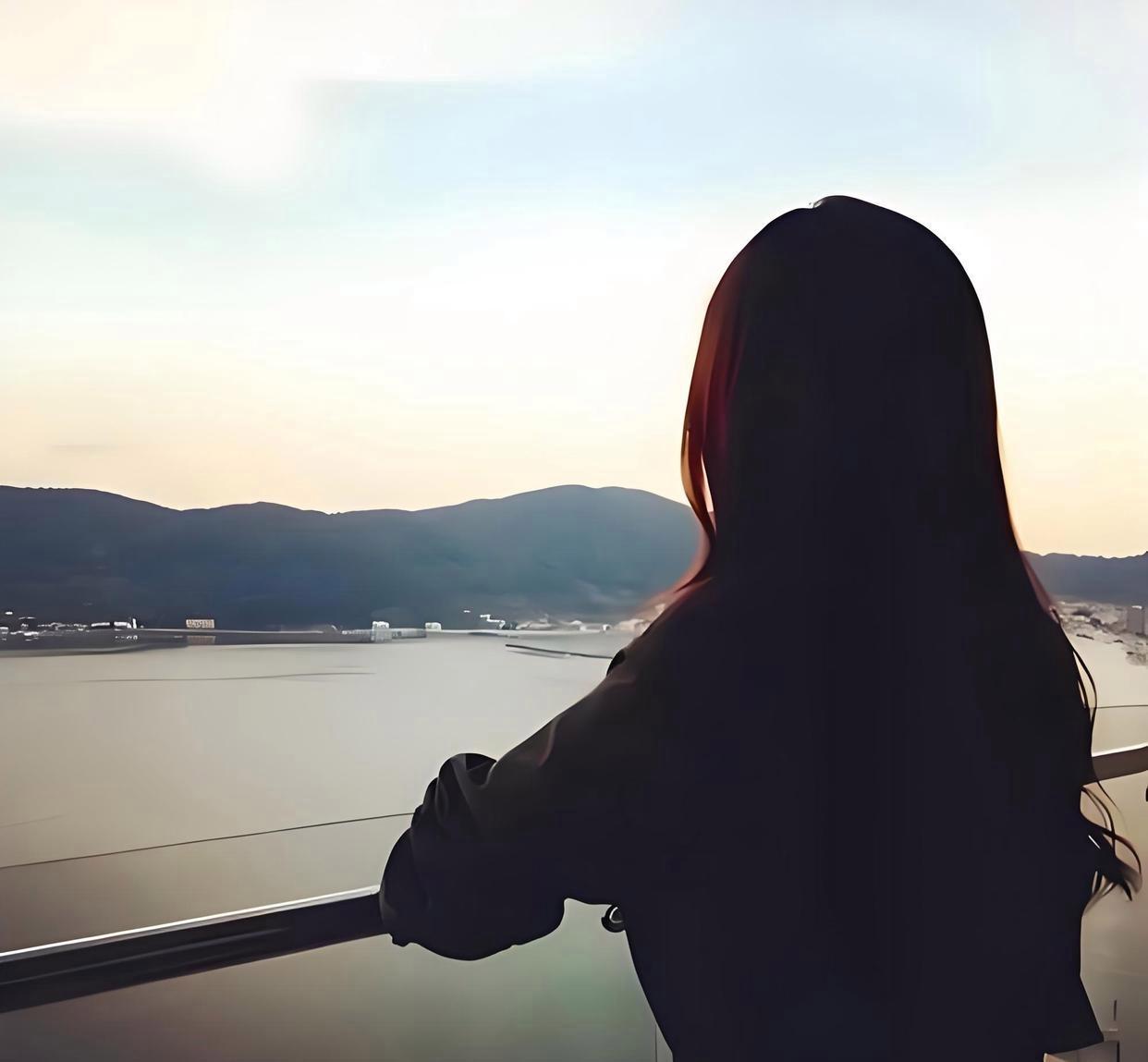 我解释了老公出差的情况,并表示会尽快回去处理