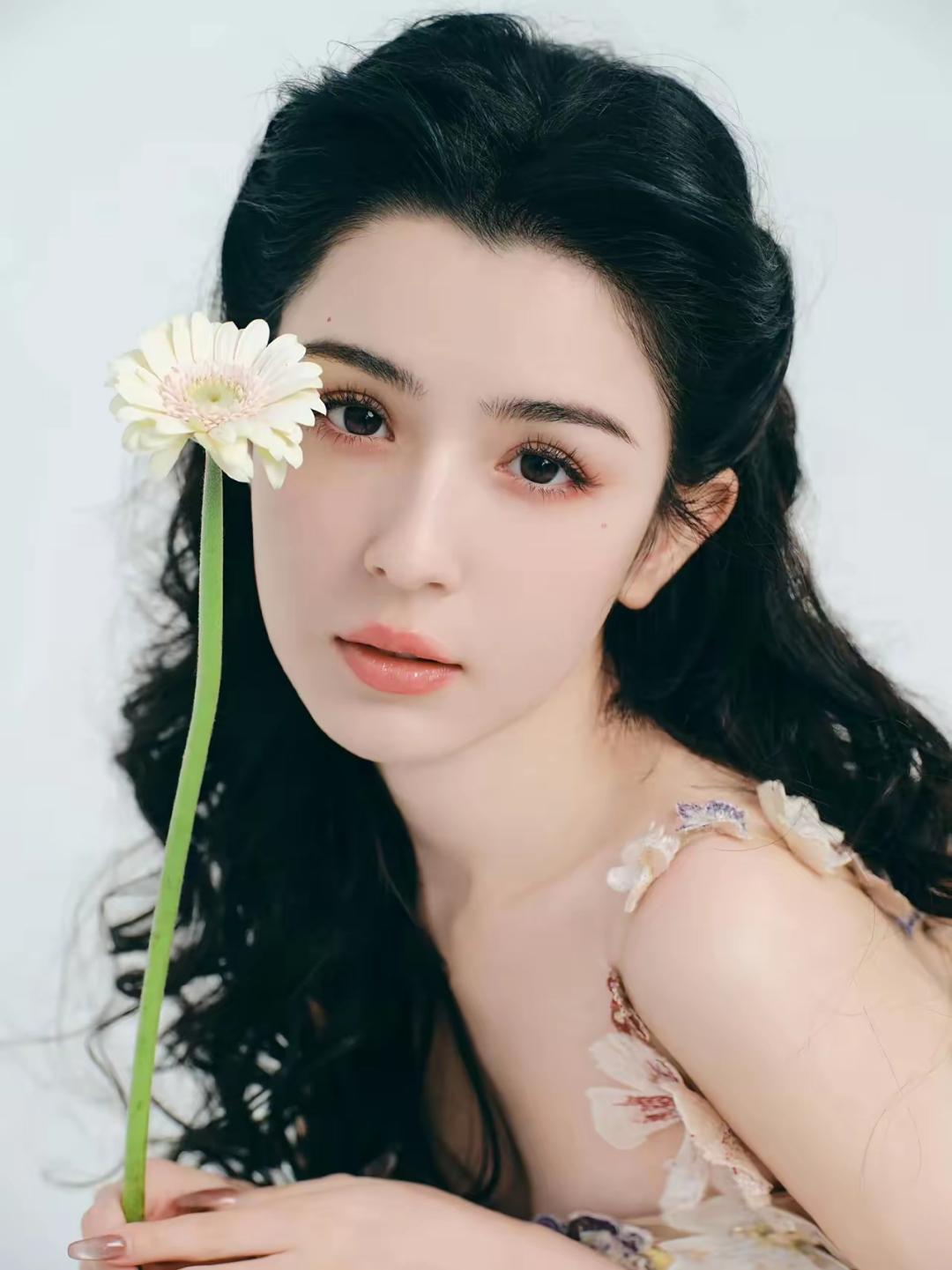 终于懂了 哈尼克孜为啥没大火 不是演技差而是 私下和荧幕上的她有