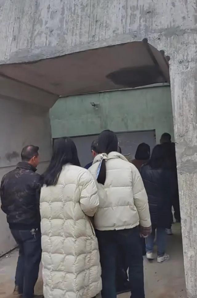 江西金溪 206 国道旁的"钉子户"成网红打卡地,这事着实吸睛