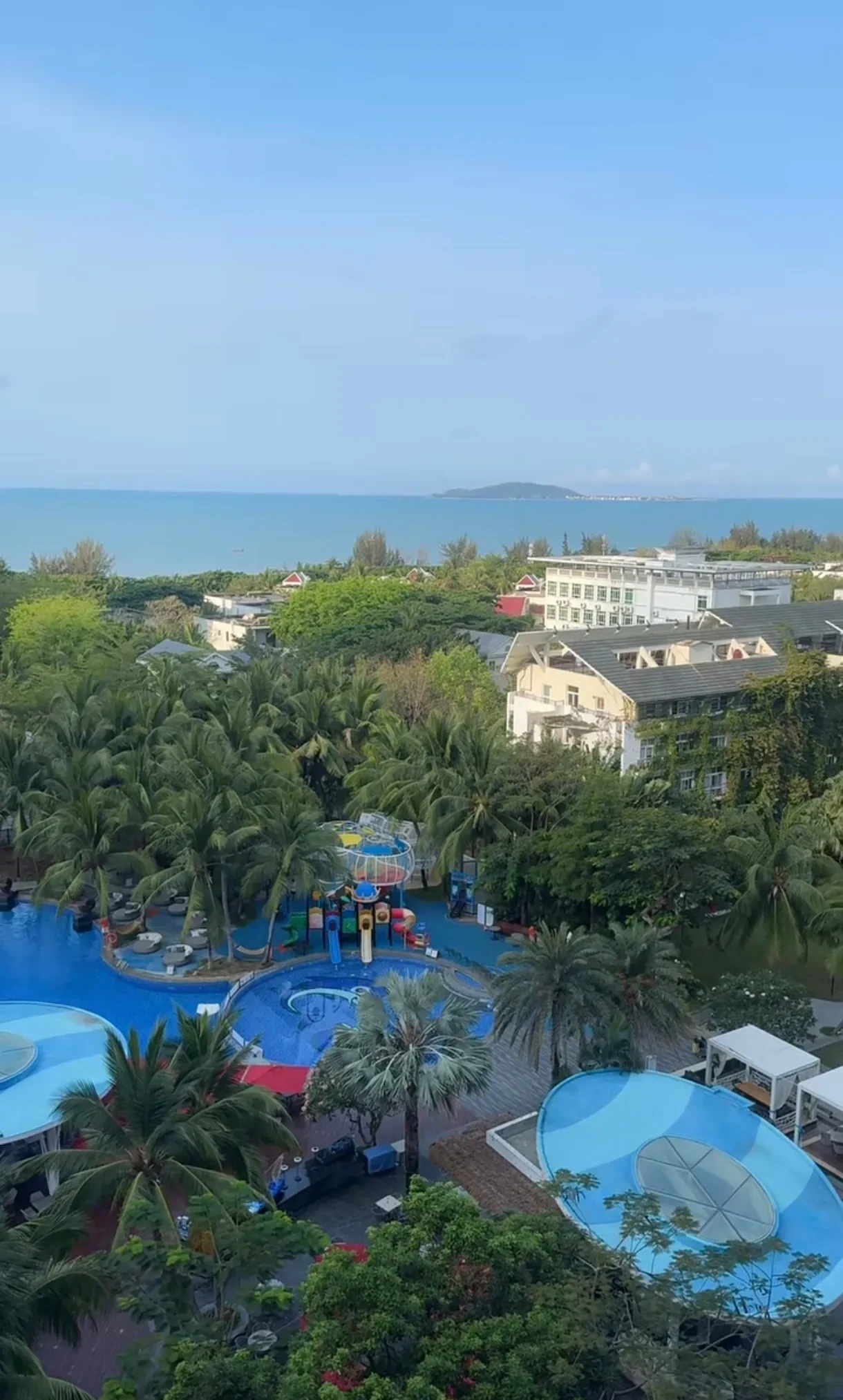 每次我妈叫我中午回去吃饭,我一进门,她第一句话永远是:你咋才来啊