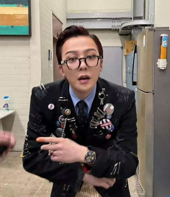 权志龙的新造型又火了!