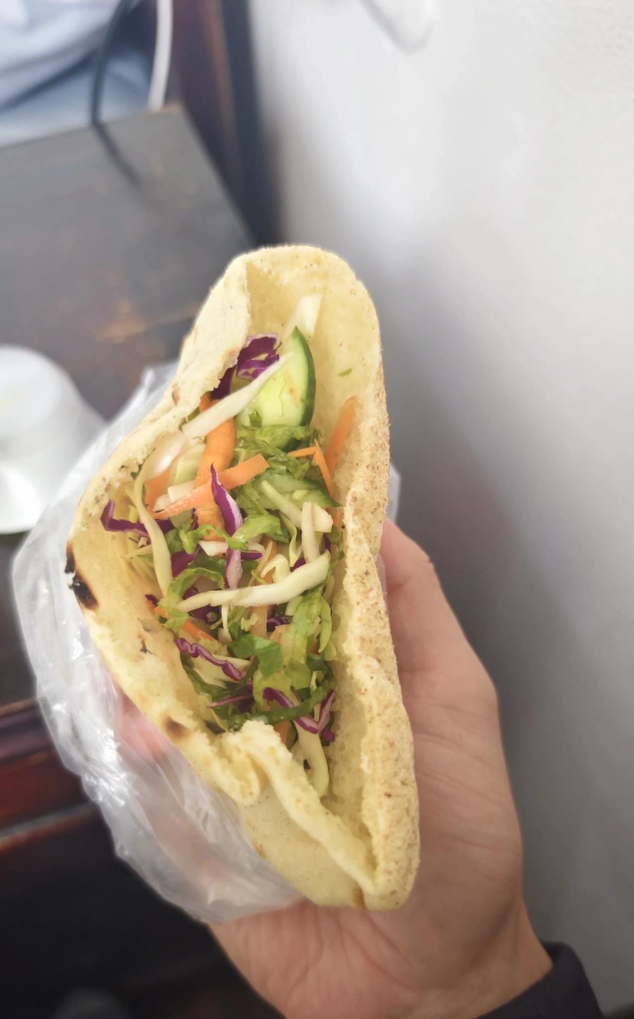 一份含馅大饼,居然只要12埃,换成咱们的人民币也就1