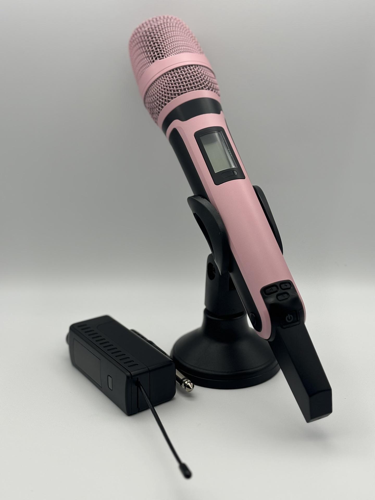 今天我要给大家安利一款充满魅力的粉色无线麦克风!