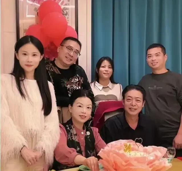 作为生母的老杜,在社交平台发文近千字怀念儿子