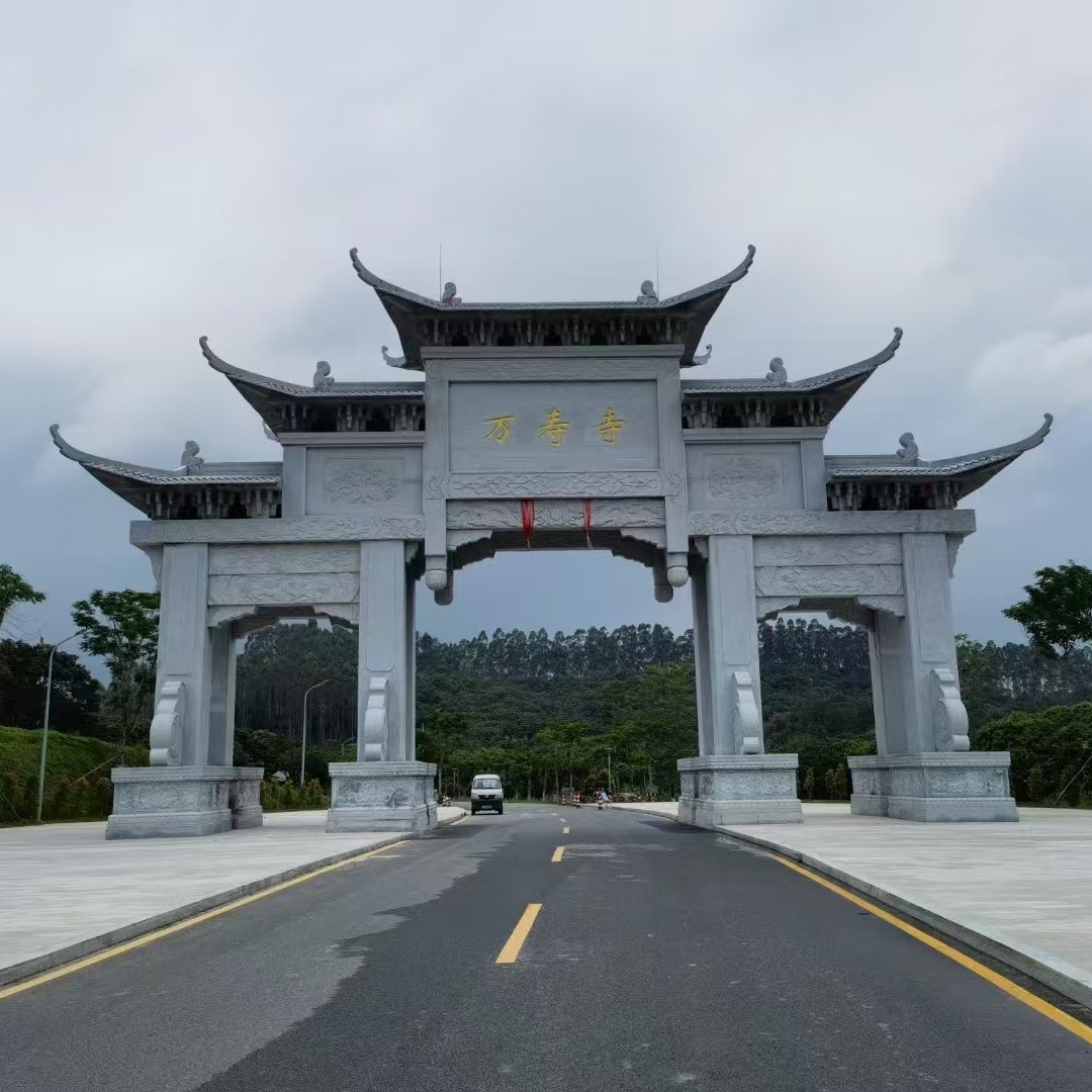 石雕牌坊的基本结构主要为:底座,立柱,额枋,字板,顶楼