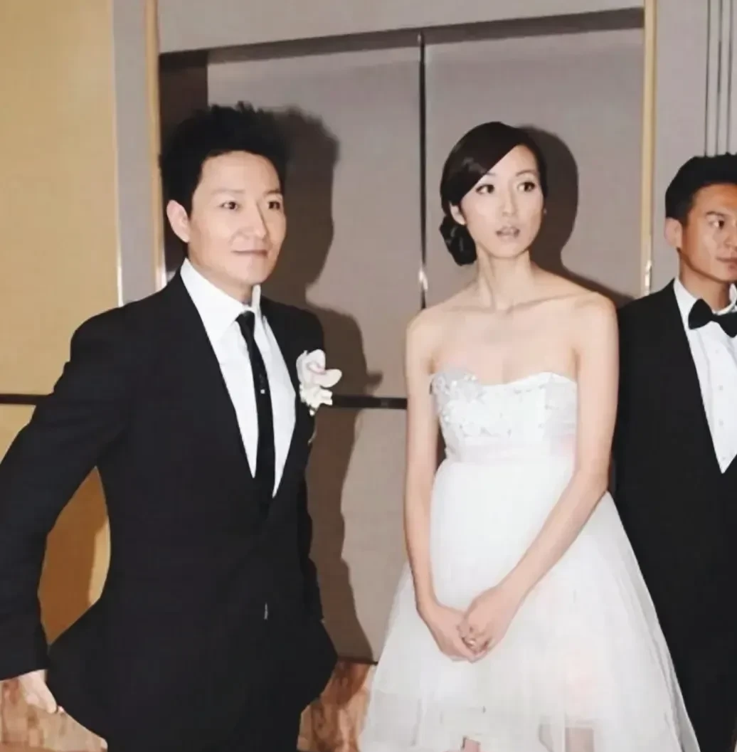 哇塞,你们听说了吗?韩雪居然结婚了!