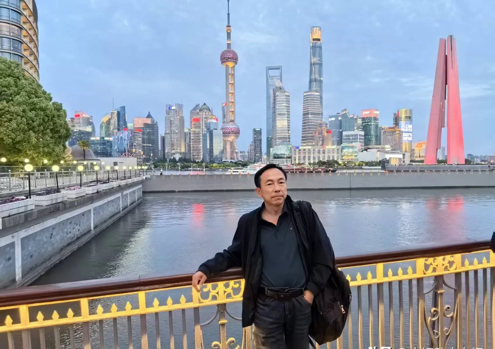 上海大哥开车带我去了外滩步行街,外滩,人民公园啥的