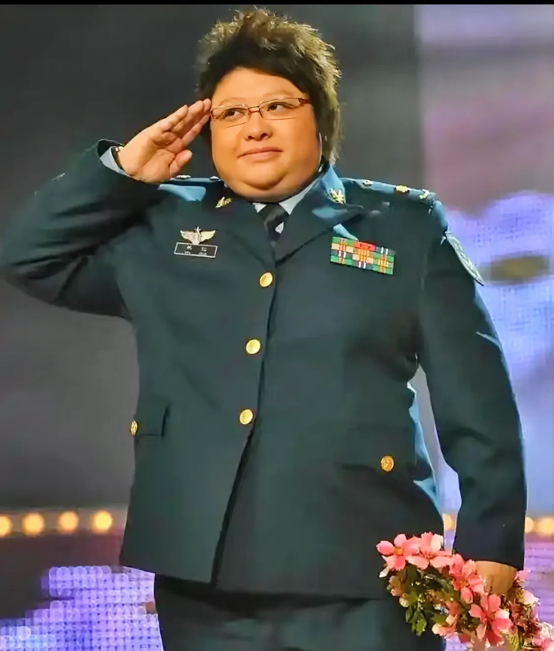最后去世,之后妈妈再婚,但因为要到处韩红图片韩红演唱会图片高清韩红