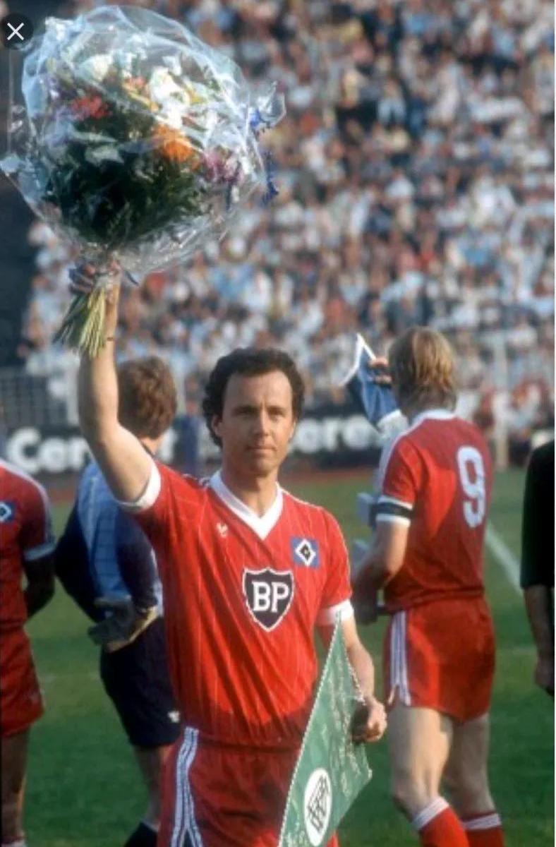 在2024年,"足球皇帝"贝肯鲍尔因病离世,他去世之后,世界足坛的"殿堂