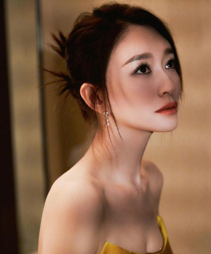 娱乐圈美女如云,但是李小冉就属于人红作品不红的代表,其实她饰演的