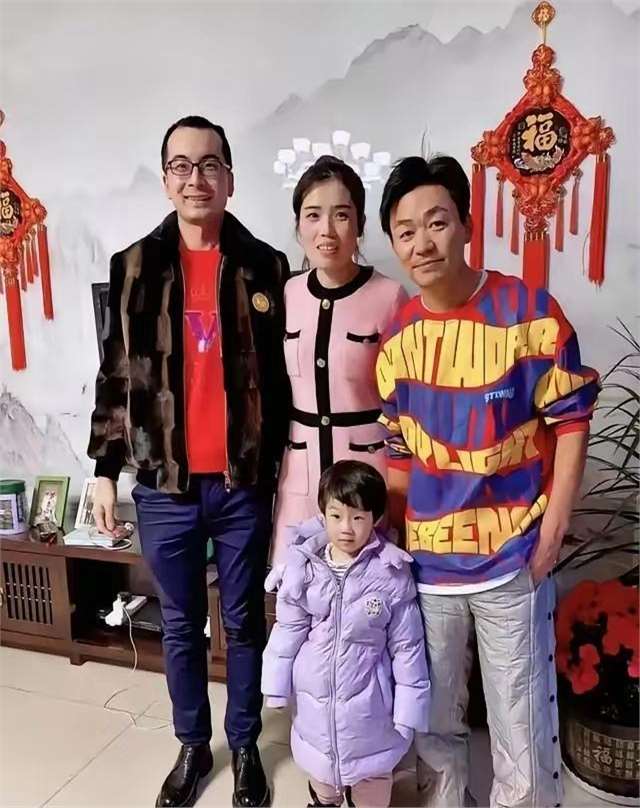 二婚郭伟林王宝强合影刘宝林一家4口照片戴玉强一家四口照片王二庆一