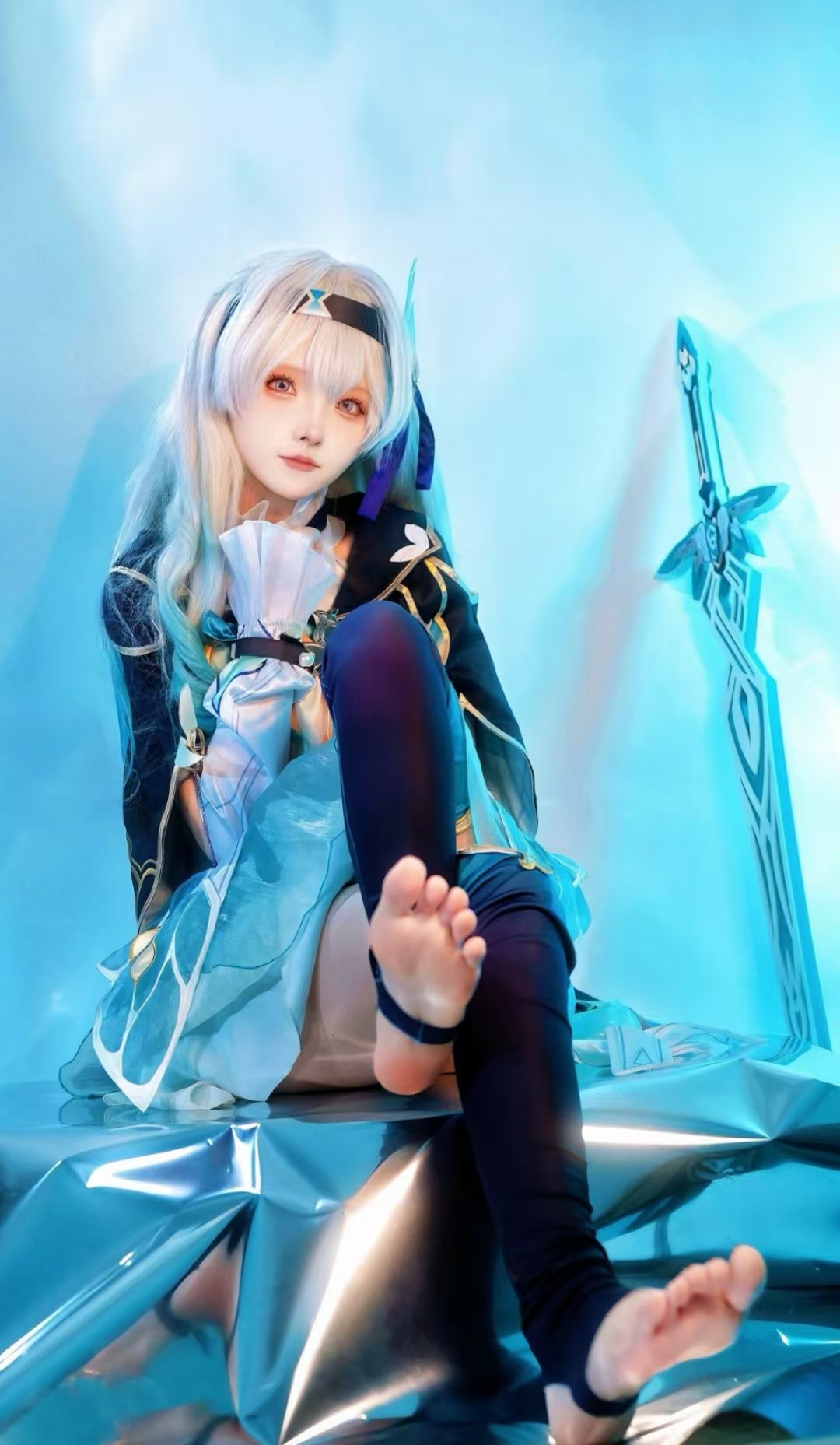 光着脚丫子,二次元 cos play 的梦幻瞬间