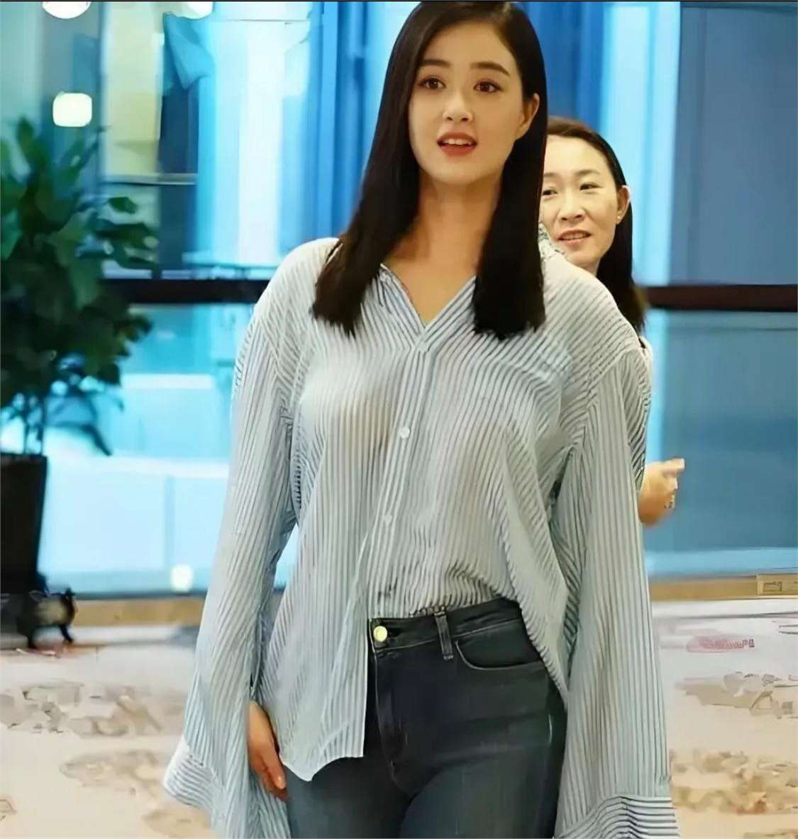 娱乐圈十大"微胖"女明星: ⒈蒋欣,身高171cm,最胖时140斤