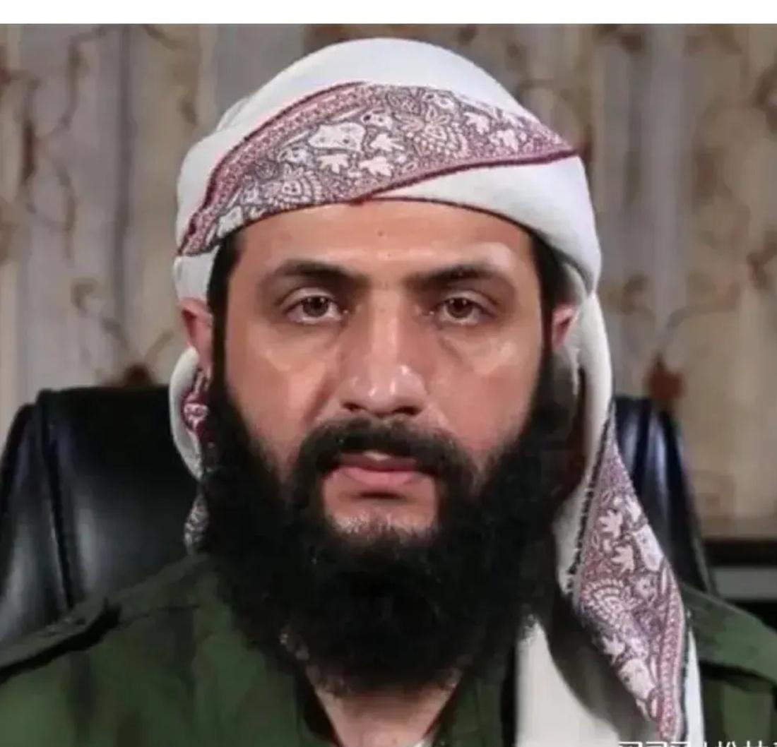 今日仔细瞧了瞧朱拉尼进入大马士革前后的对比照片,发觉确实存在些许