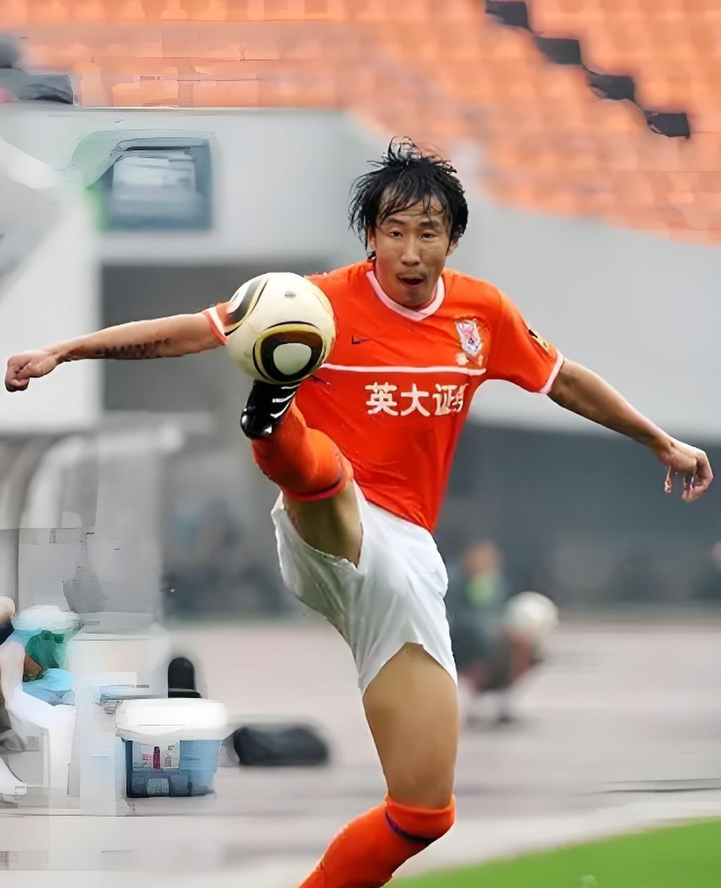 舞台上唱哭评委的女孩张楚格,不仅和足坛猛将王亮从2006年恋爱至今