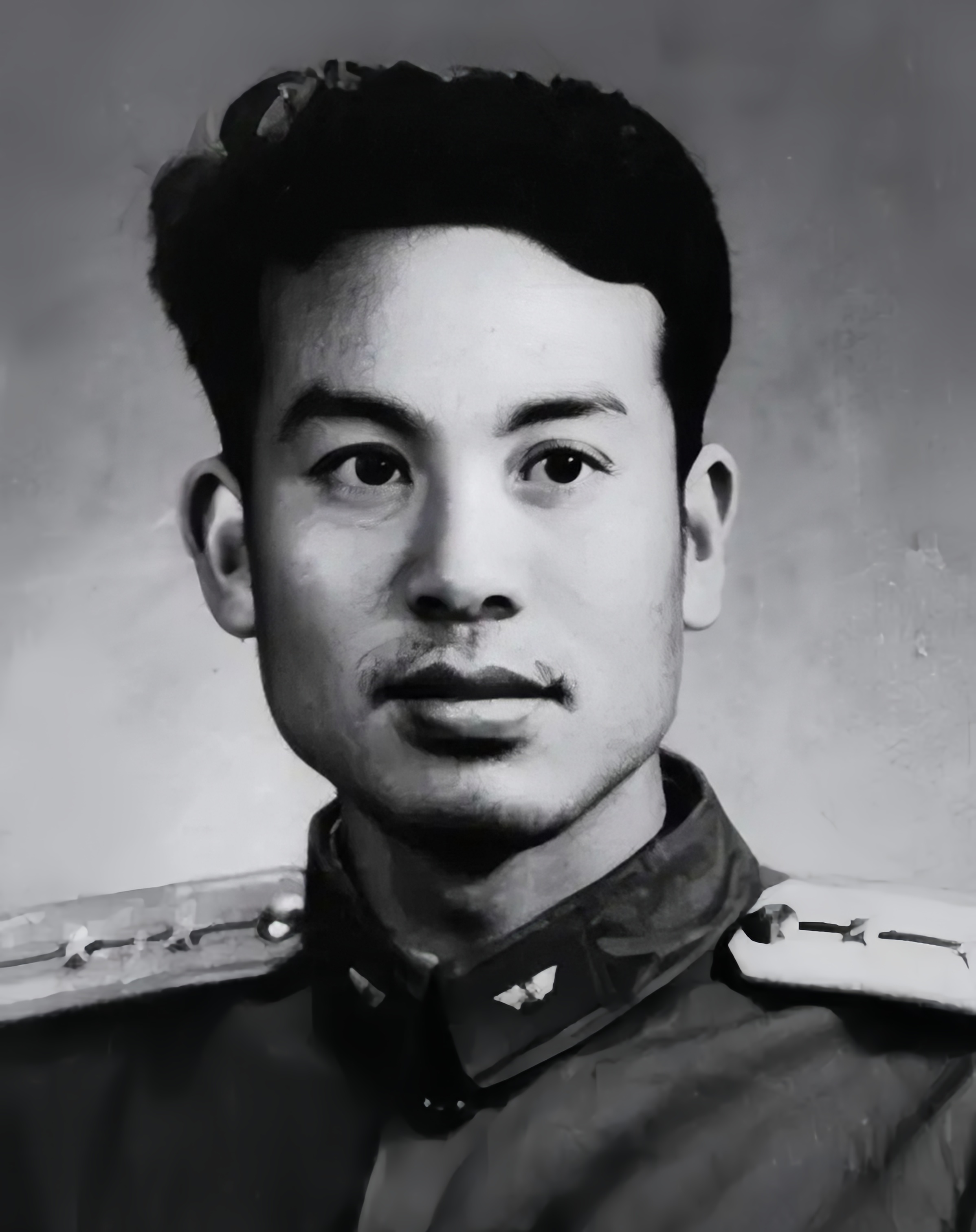 后来才得知,机组人员李显斌,李才旺以及廉宝生三人已经投降并成功降落