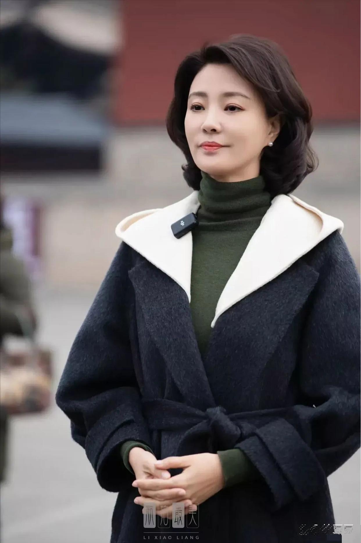央视最美主持人也经不起这个老气的发型