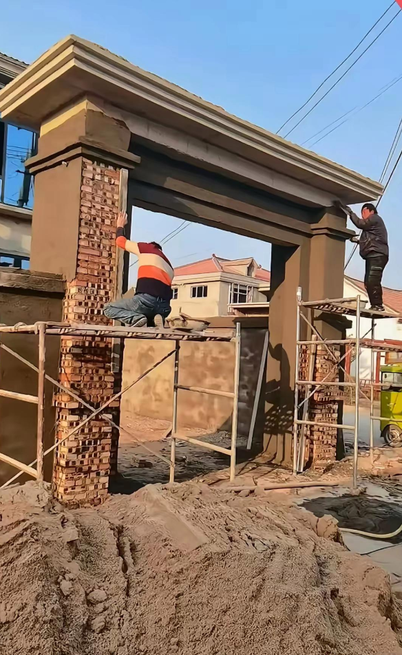 这种门楼,包工头给我要13000! 砖混结构,上面混凝土浇顶!