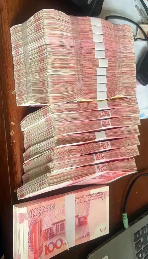 100 万人民币体积大约相当于一个