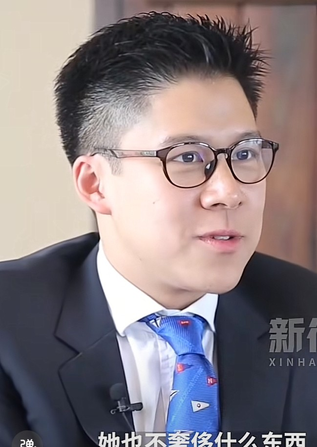 霍启刚这话听着就让人觉得贴心,他知道老婆过日子不容易,宁愿吃得简单