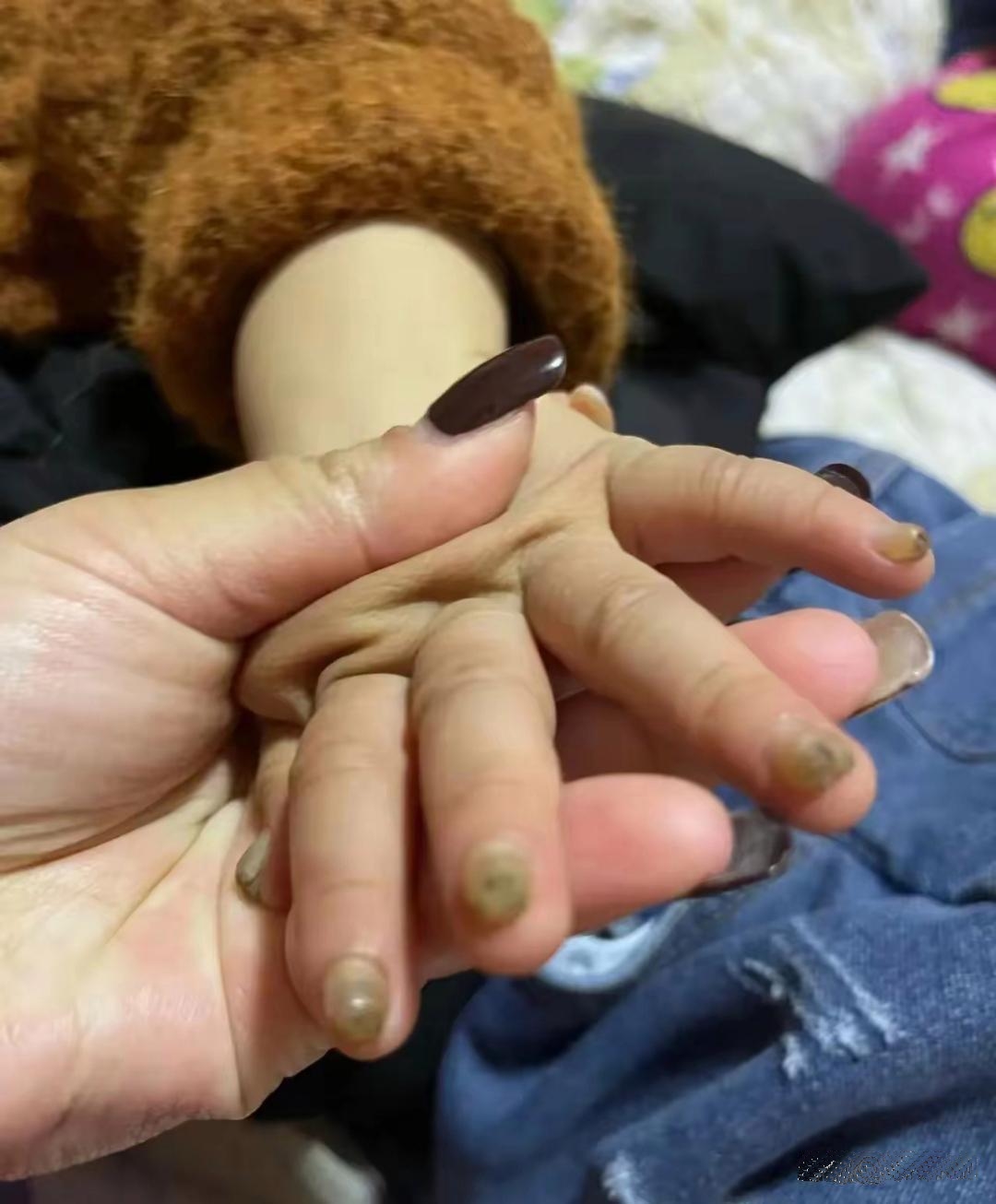 亲戚家的小朋友,今年3岁,去年秋天刚上小班,说在学