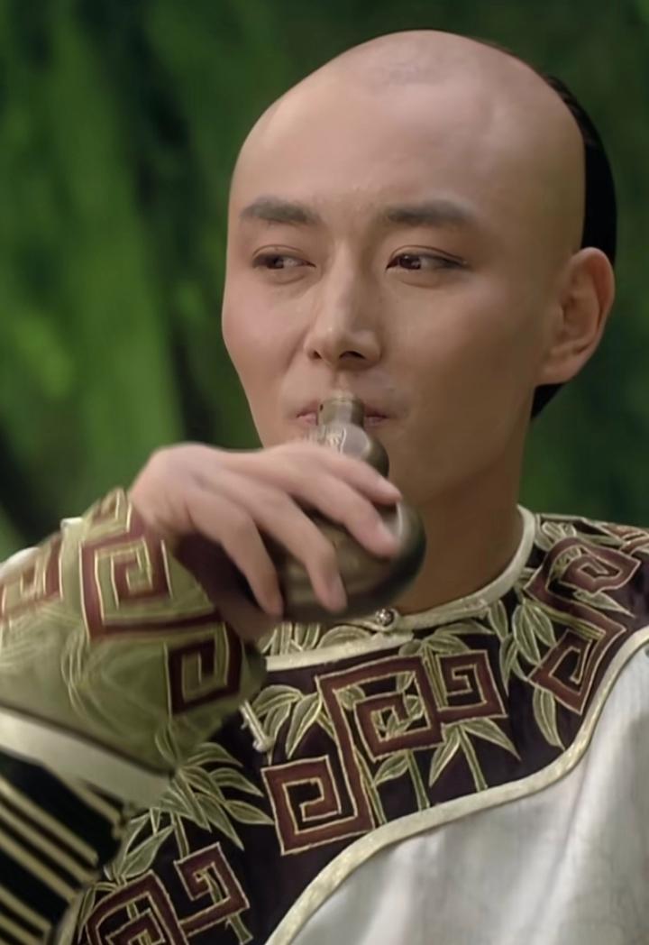 《甄嬛传》果郡王扮演者李东学的评论区沦陷,网友发出灵魂拷问: 1:你