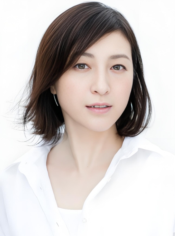 她自出道后,凭借出演《沙滩男孩》《悠长假期》等热门日剧以及