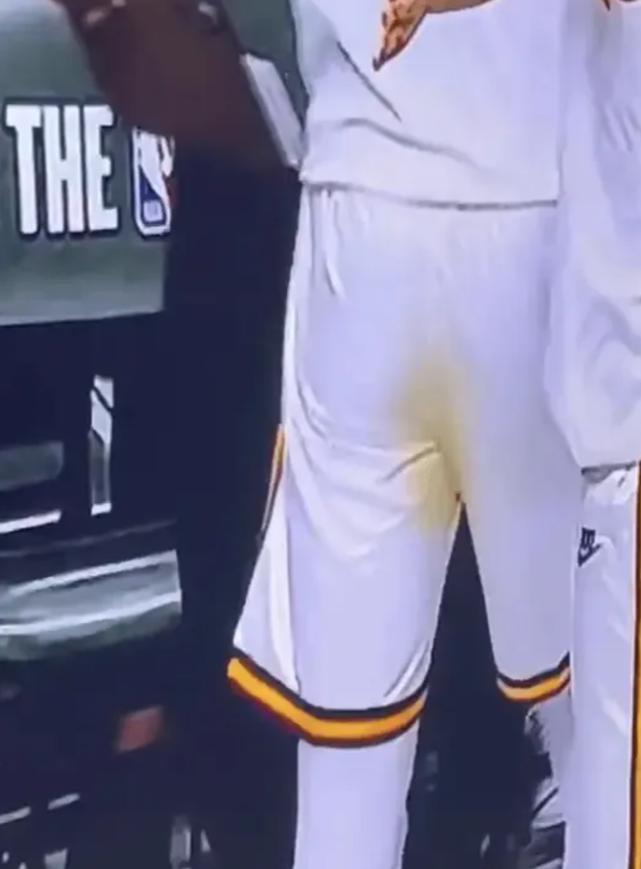 打篮球皮肤积水nba断腿骨头外露运动员被摸裤裆大包包体育生的屁股