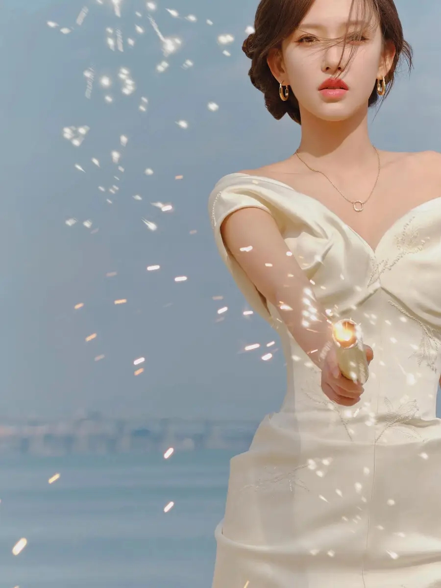 程潇白色长裙惊艳登场,仙气飘飘美出新高度!