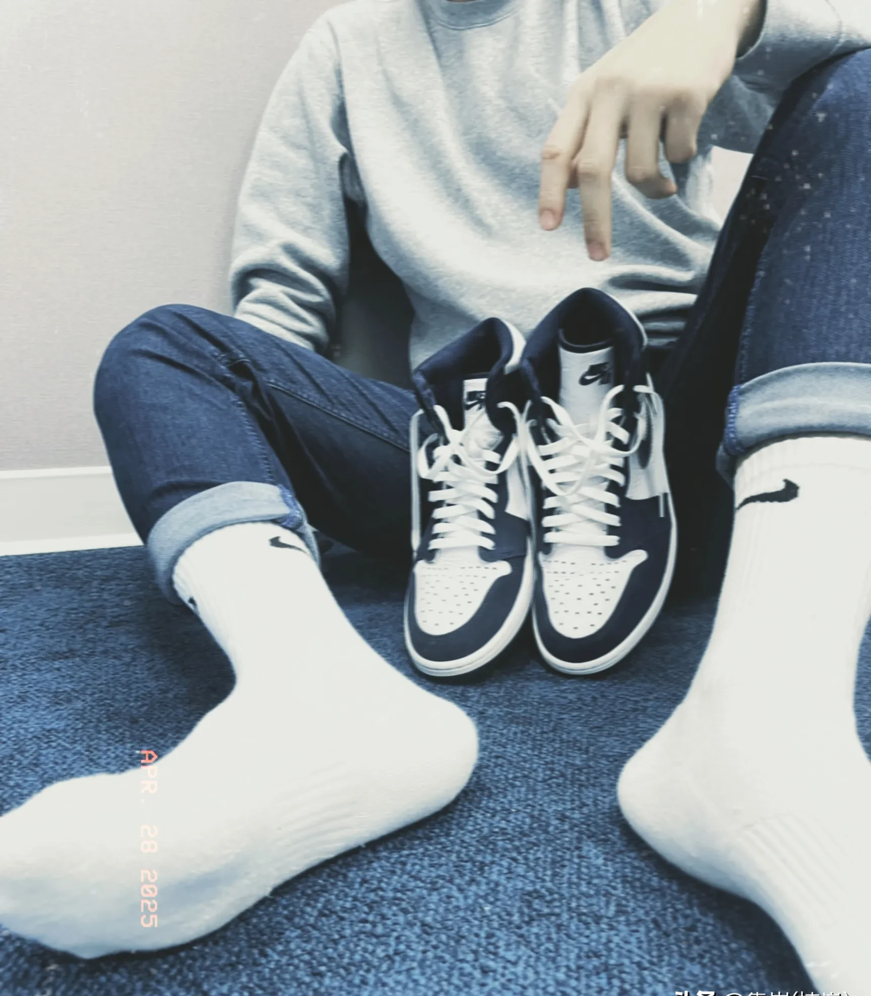 云顶山,高达2789米,山顶的草地很开阔,路上的田