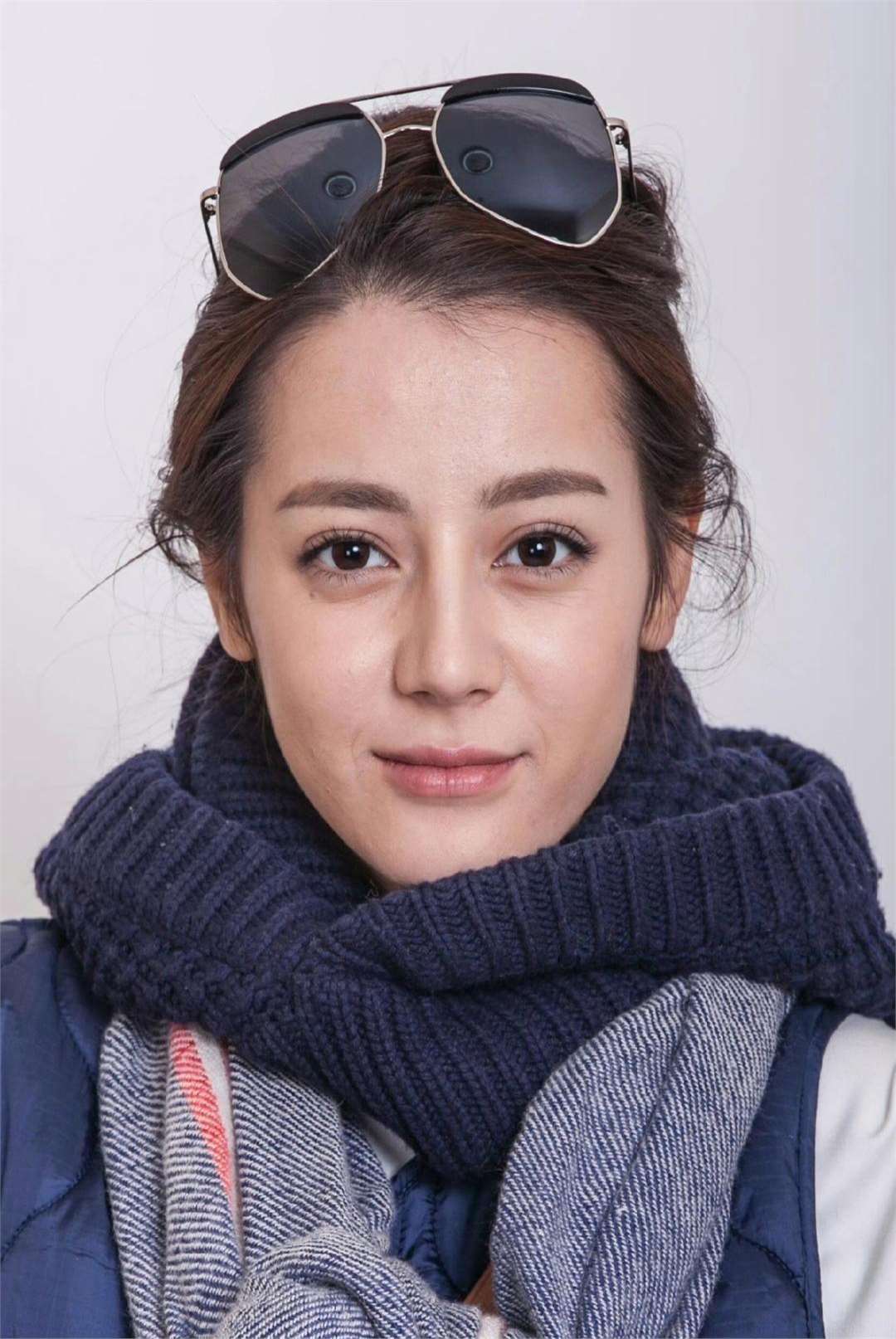 迪丽热巴素颜照曝光,她真的很普通,不要用挑剔的眼光欣赏她的颜值