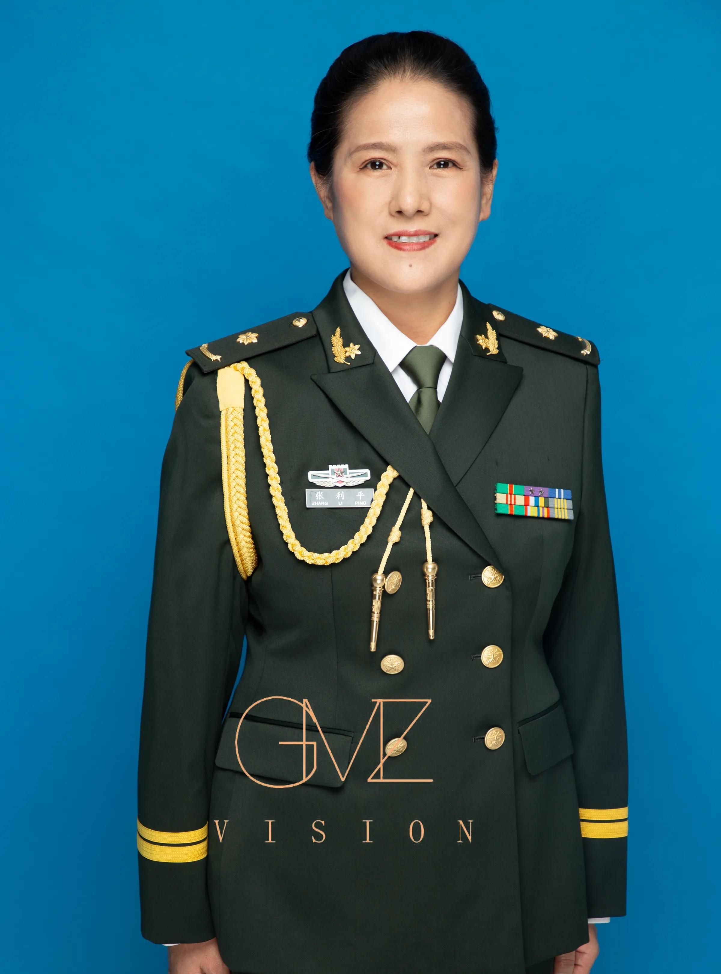 曾经的军队文职干部是有军籍的,技术八级文职四级对应军衔上校正团