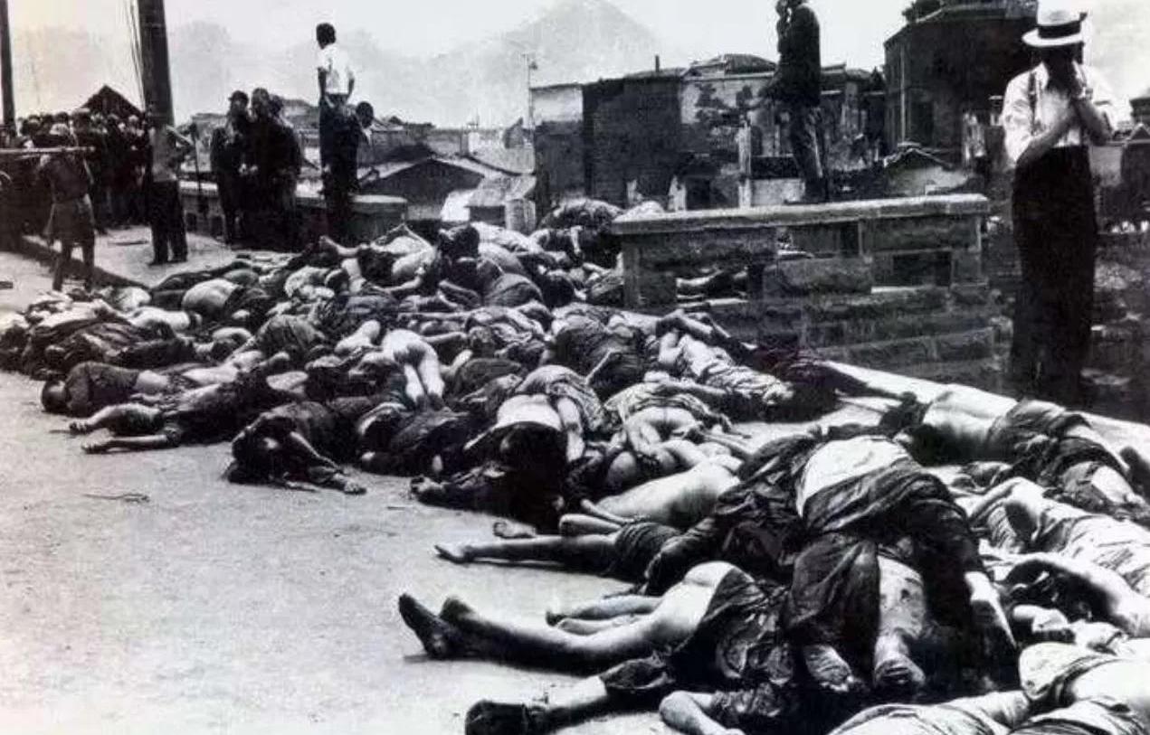 他们又是打又是骂,把小莲折磨得不行