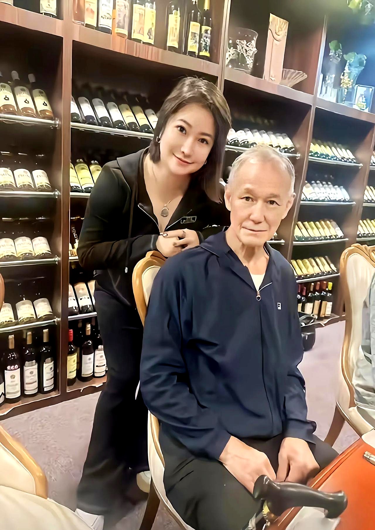 79岁的陈惠敏生日,58岁的叶子媚前来祝寿