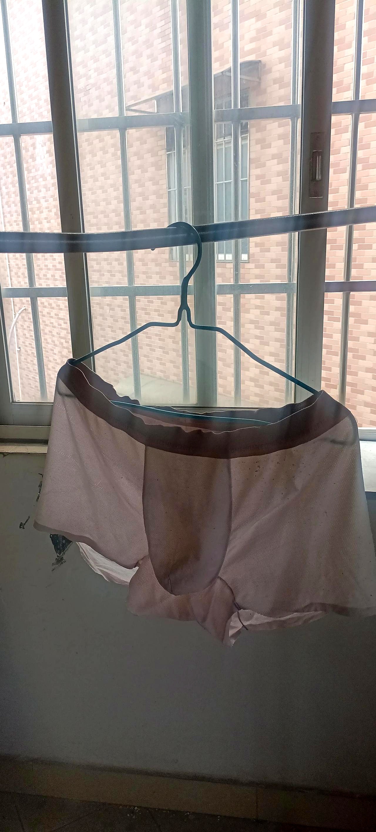 这样的内裤,穿的有什么意义,还有必要穿吗,洗了挂也挂不住,风轻轻一吹