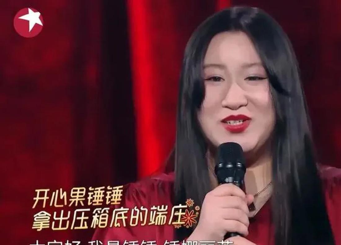 锤娜丽莎 本名嵇嘉禾,1996年11月19日出生于江苏省盐城市,中国内地女