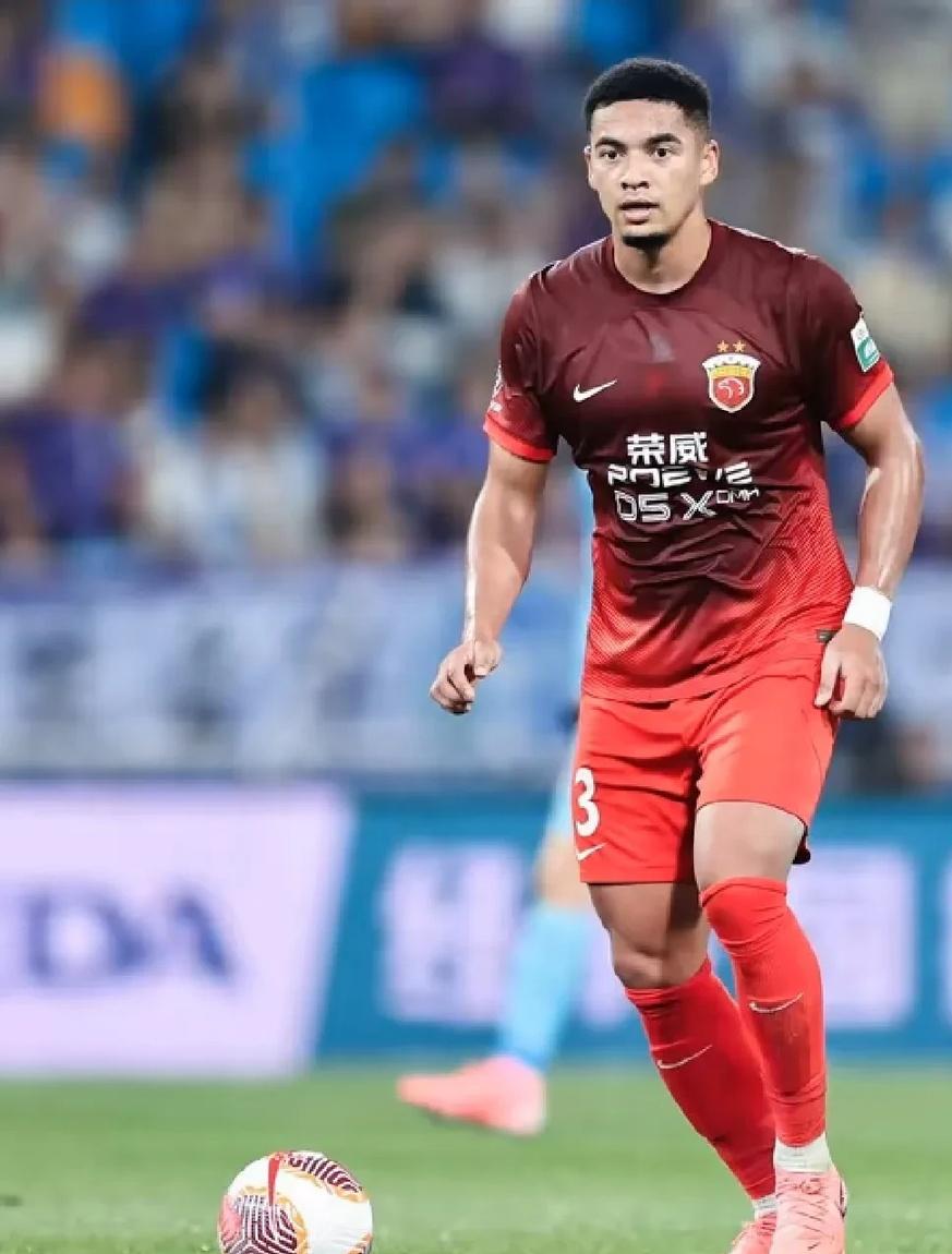 传来一个令海港球迷和国足球迷都心碎的消息:蒋光太因为在超级杯中