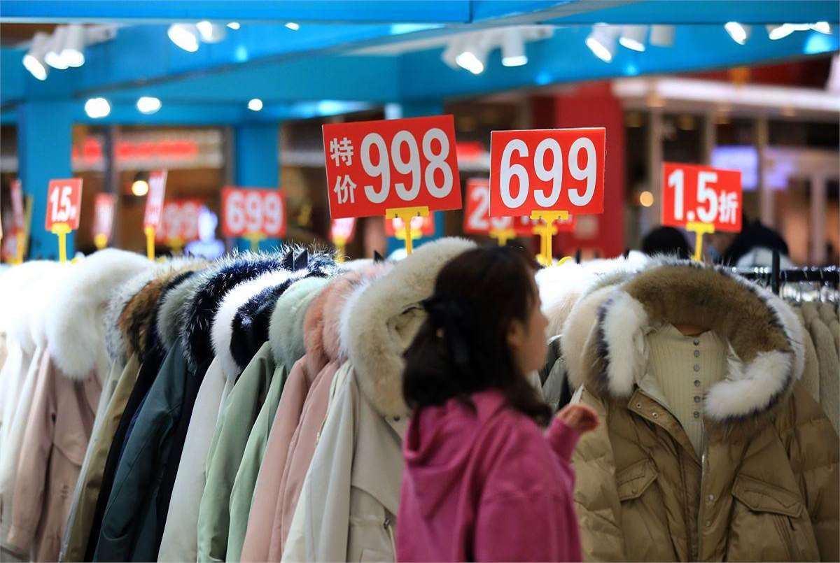 时尚引领新潮流：女装店铺的市场趋势与策略分享