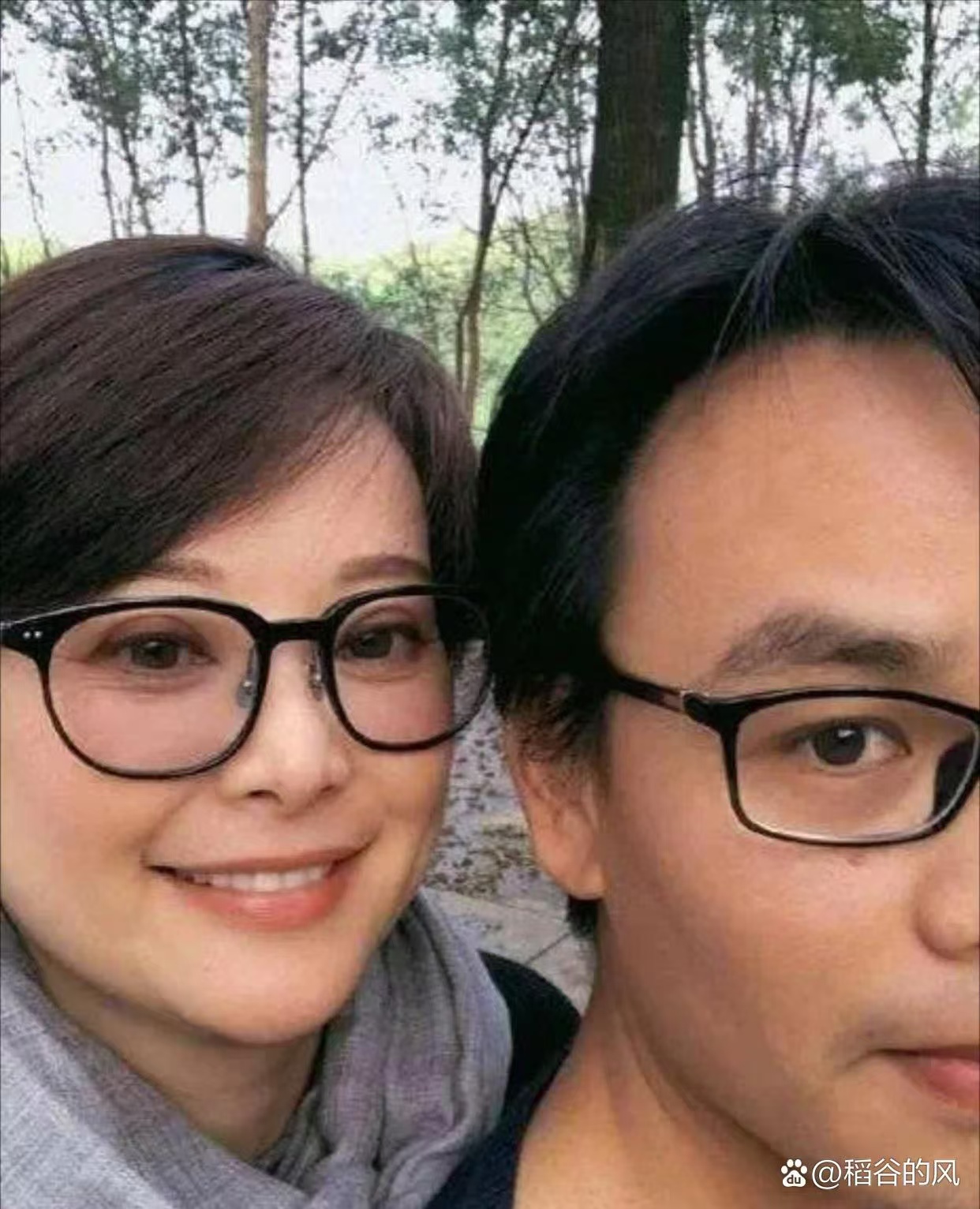 两个人是姐弟恋,老公比袁立小11岁,是一位诗人