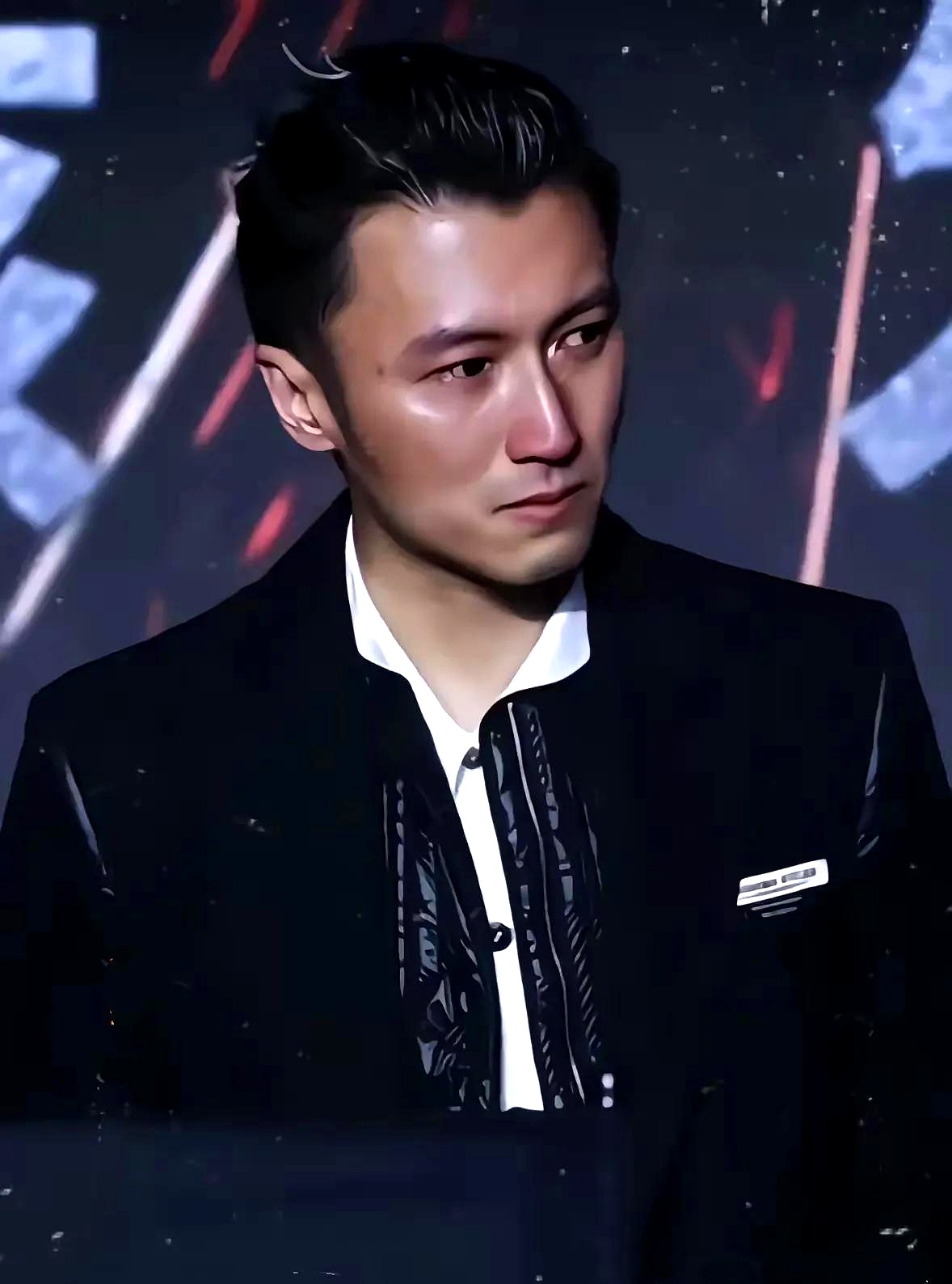 网传谢霆锋在一档访谈节目中,罕见地痛哭流泪,谈及自己过去13年的心路