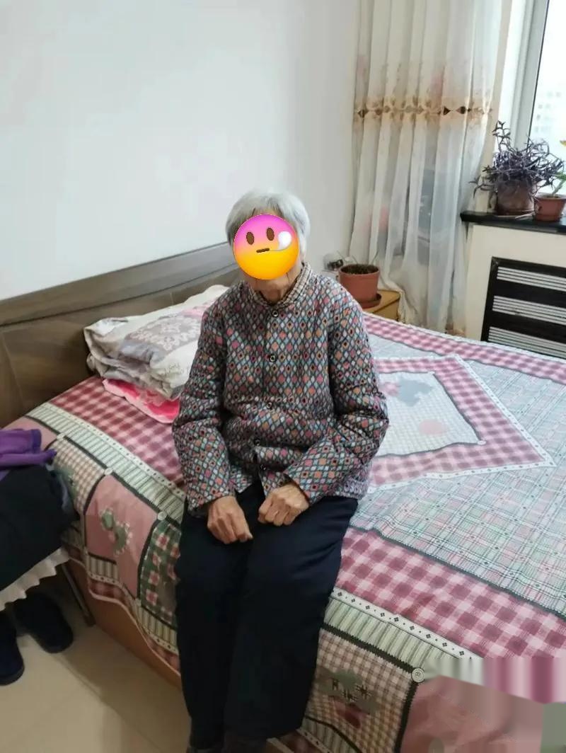 70岁的她,曾经用大半辈子的积蓄购买了一套120平米的房子,花费近60万