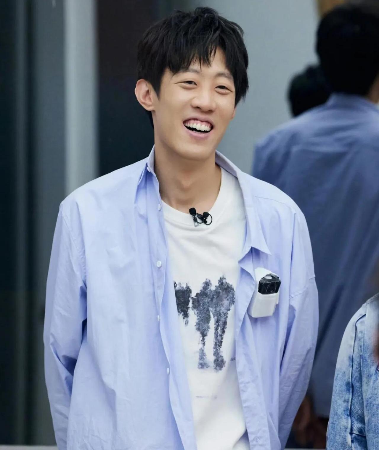 跳高运动员,张国伟说,我出生在山东烟台,在我的记忆里,烟台的苹果是全