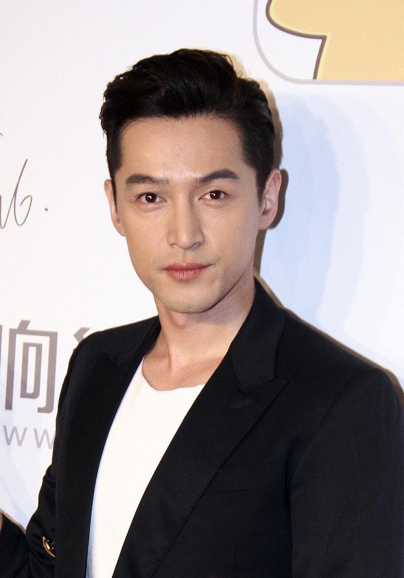 2,胡歌的母亲是一名乳腺癌胡歌出道后照片胡歌发型胡歌出道后高清照片