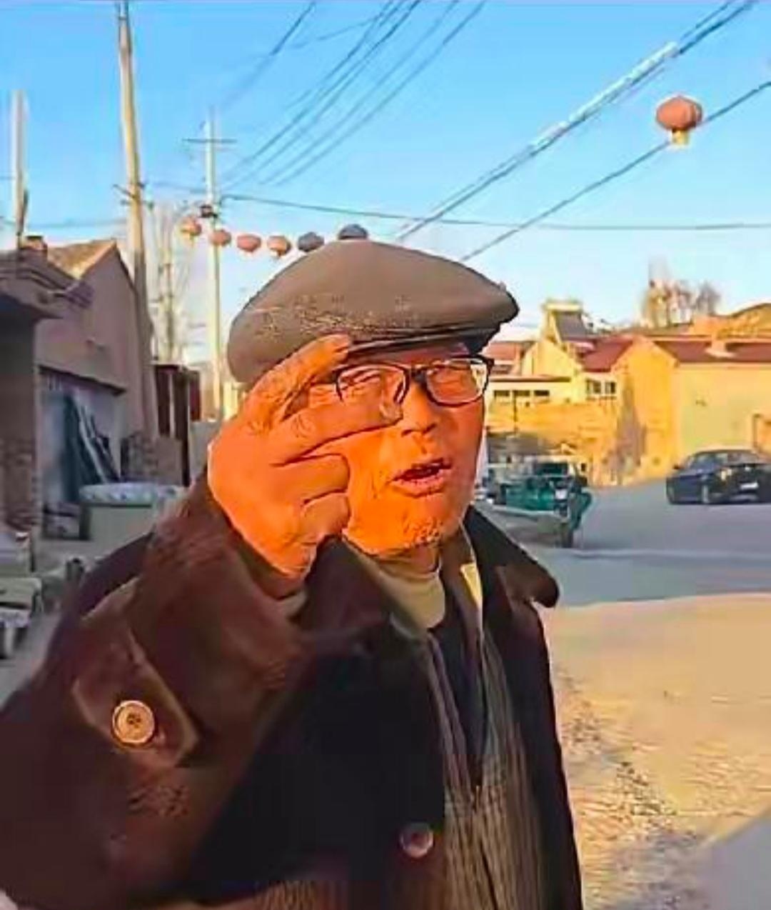 这是河北坝上地区某村庄的一位大爷