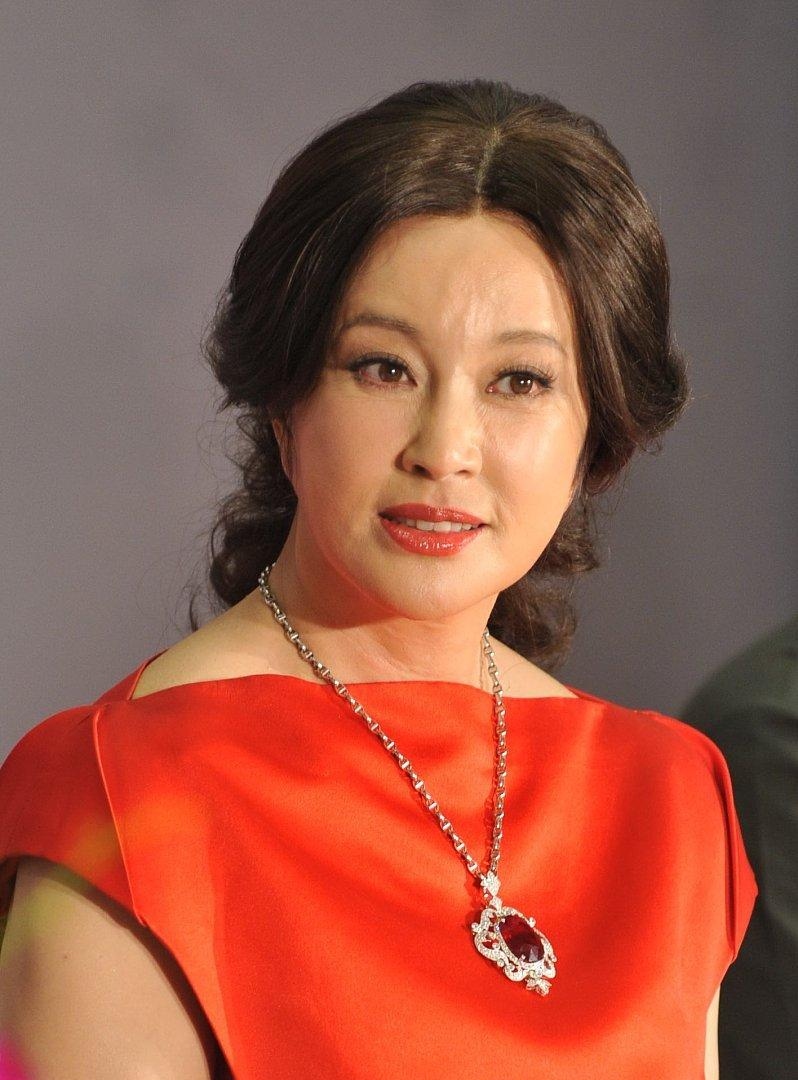 终于知道刘晓庆为啥74岁精神头还这么饱满了!